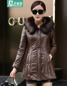咖啡色巴蔓妮(Bamanni) 仿皮皮衣 女装 服饰内