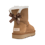 UGG 香港直發(fā)UGG時(shí)尚經(jīng)典女士圓頭雪地靴保暖舒適中筒靴1016501CHE5