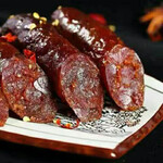 川熏府四川麻辣香腸肉腸特產(chǎn)臘腸煙熏腸純?nèi)饪灸c農(nóng)家手工香腸批發(fā) 四川正宗麻辣臘腸500g*2袋