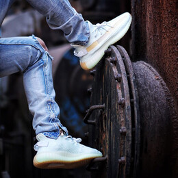 adidas 阿迪達(dá)斯 yeezy 椰子 Yeezy350 Boost V2 中性跑鞋 EG7491 熒光綠 36.5