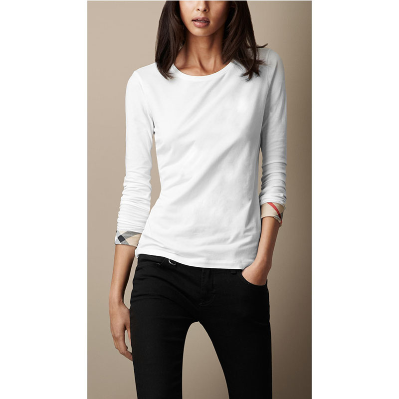 男式T恤衫左前胸上印有一只鹰,左袖口有2的