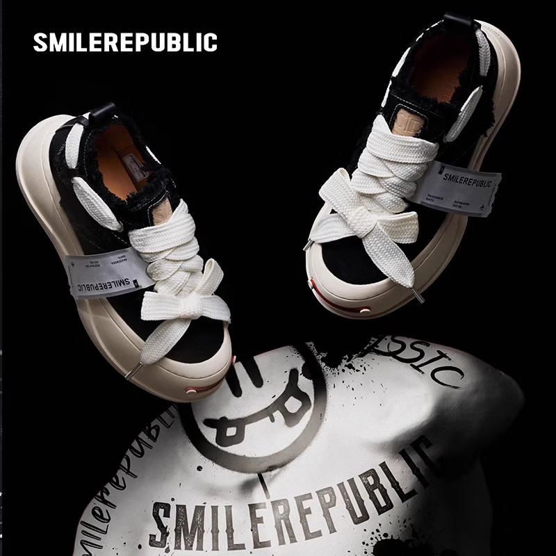 smilerepublic经典黑休闲鞋 731元 - 86线报