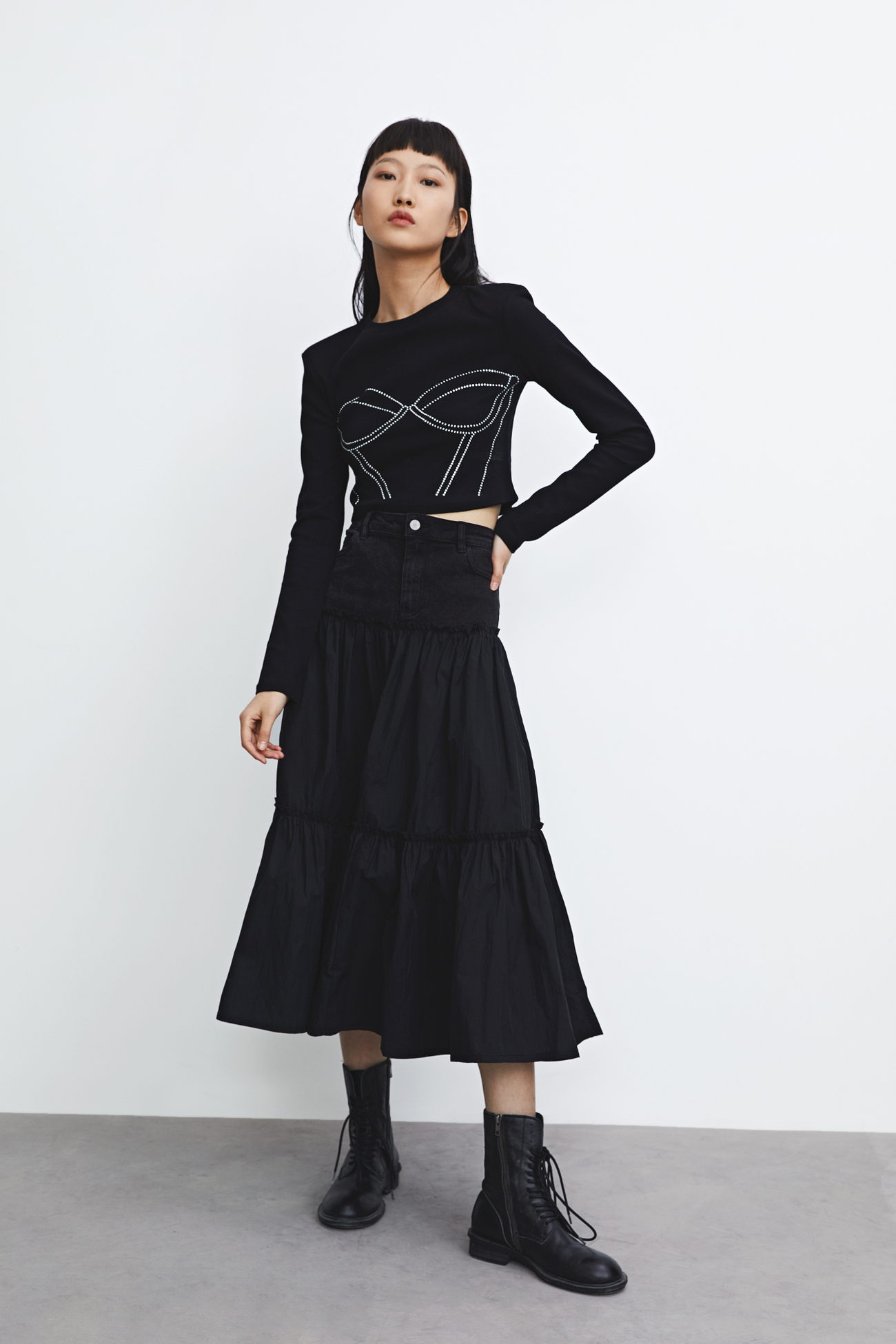 ur2021新品女装甜酷chic拼接荷叶边a字半身裙wv33sblx2000 正黑 xs