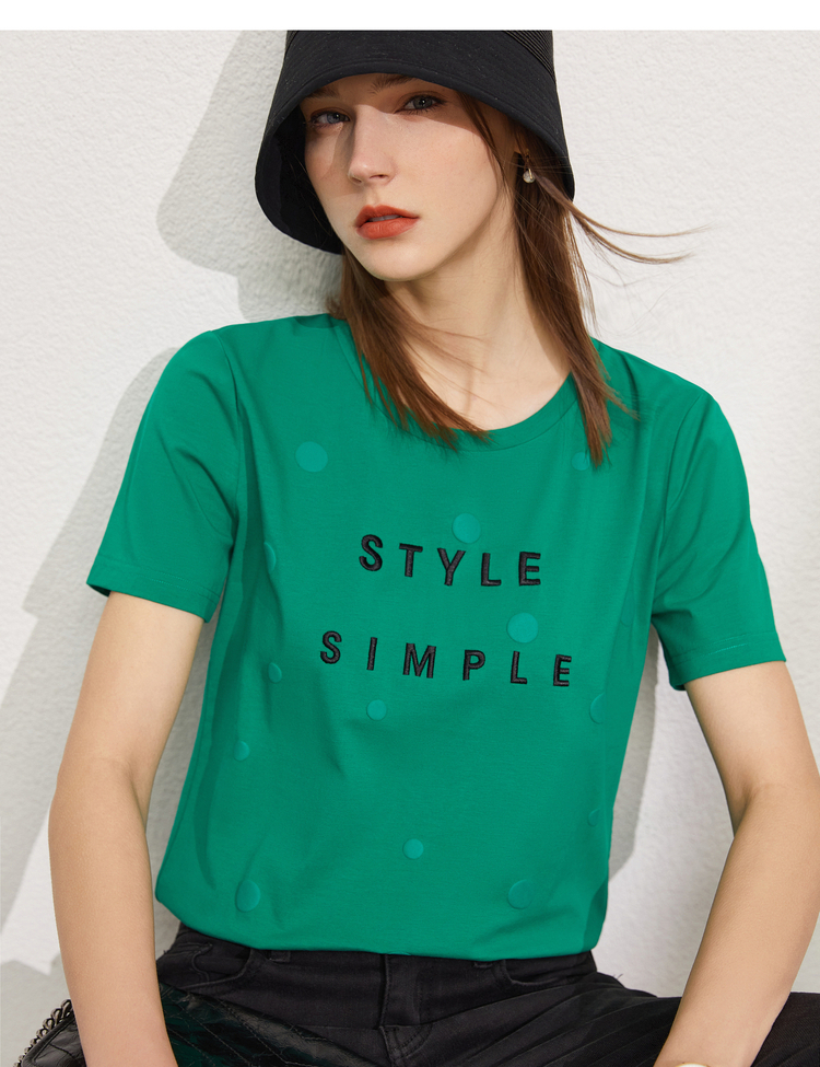 流行元素:绣花面料:摇粒绒领型:圆领上市时间:2021年夏季袖长:短袖