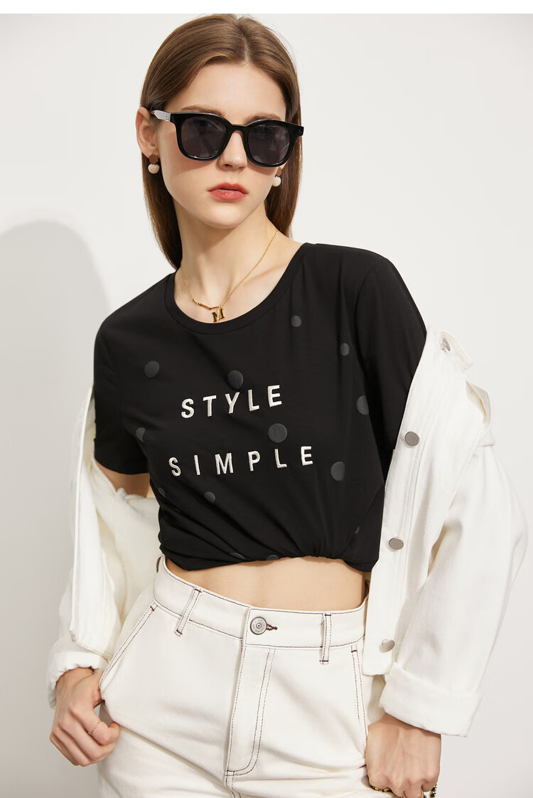 流行元素:绣花面料:摇粒绒领型:圆领上市时间:2021年夏季袖长:短袖