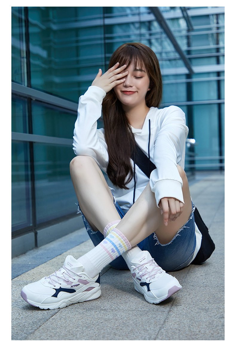 特步女鞋运动鞋女2022春夏季新款百搭小白鞋皮面保暖舒适网透气休闲