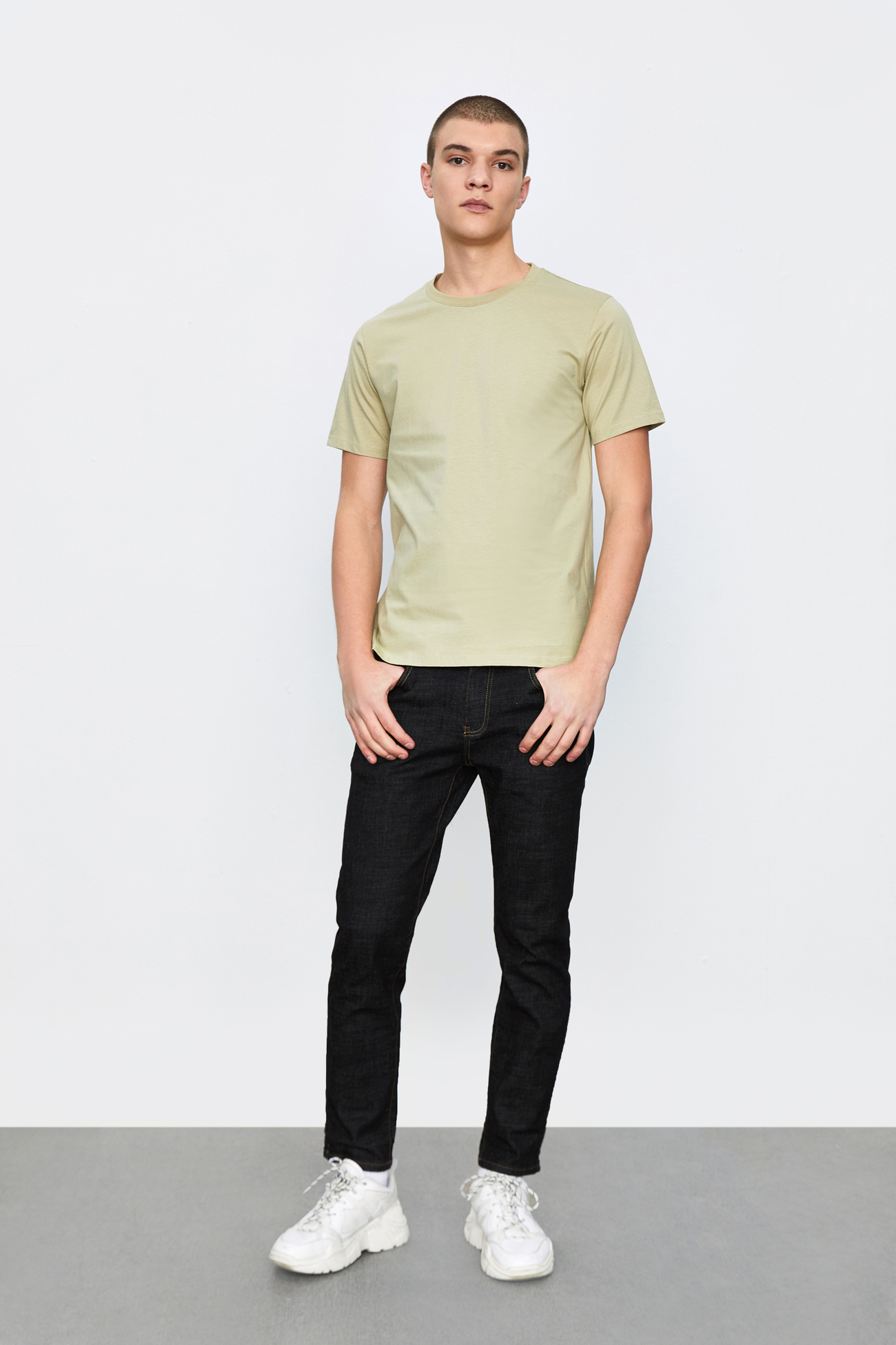 ur2021夏季新品男装简约休闲薄款圆领落肩袖t恤衫mb08b4mn2002 正黑 m