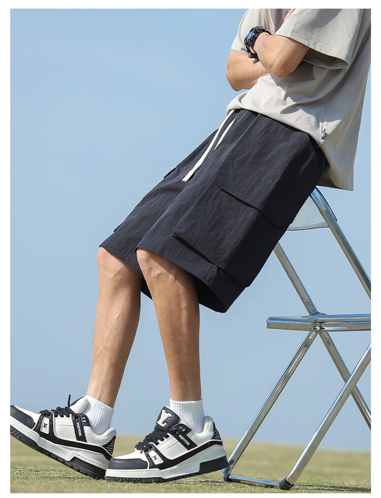 IZEXX Men's Cargo Shorts, Summer Fashion Versatile Large Pocket Simple Solid Color Sports Knee-Length Pants IZ706 Black 3XL 10