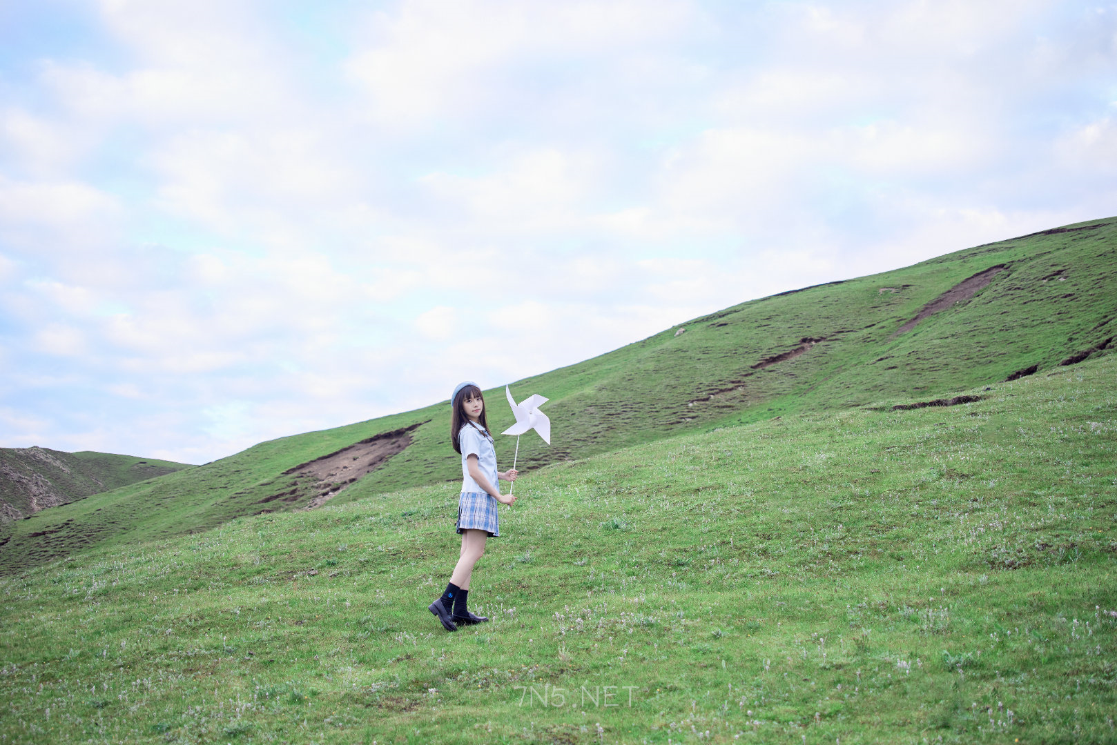 高山草原里的Kitaro_绮太郎 JK写真实拍