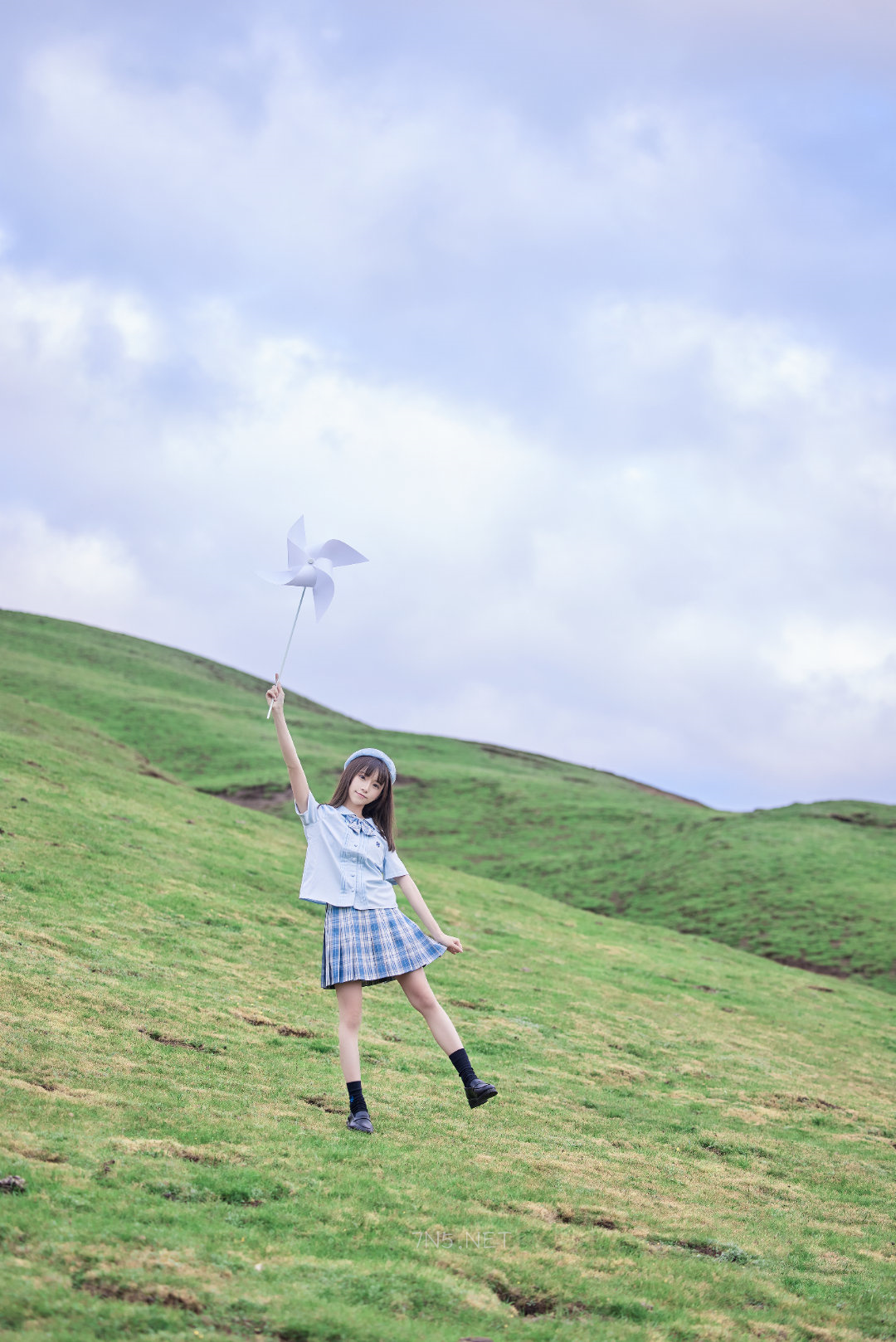 高山草原里的Kitaro_绮太郎 JK写真实拍