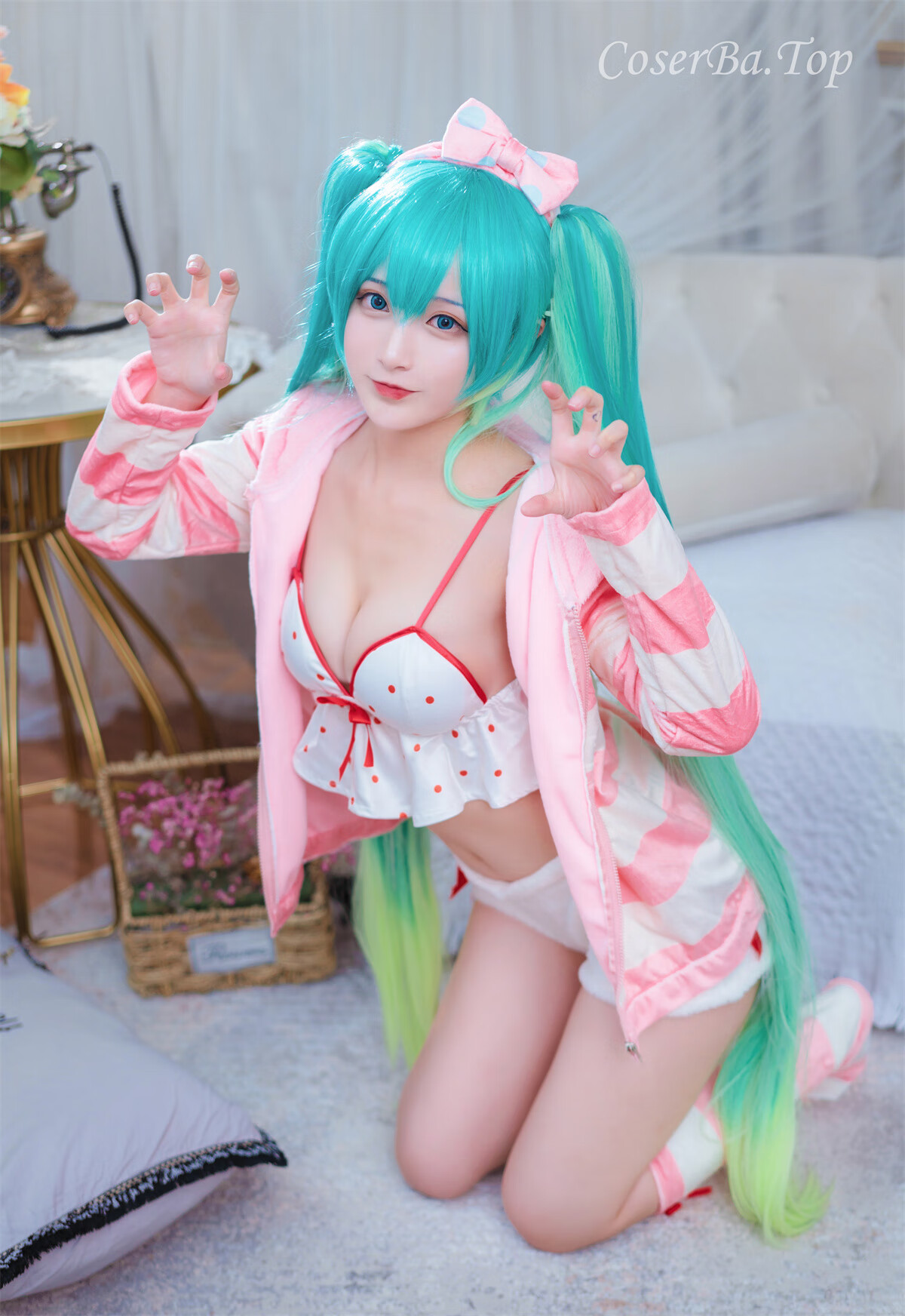 网络红人@铁板烧鬼舞w 初音miku[9P 164M]