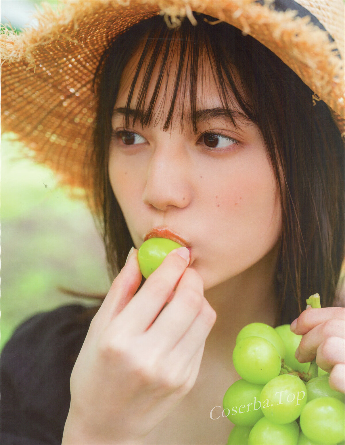 Kosaka Nao 1st Photobook _HP scan_ _42_.jpg