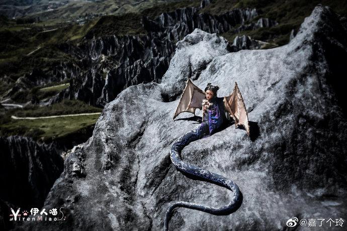 嘉了个玲cosplay山海经化蛇.jpg 抖音美妆博主嘉了个玲 神话妆容还原山海经中的神话故事