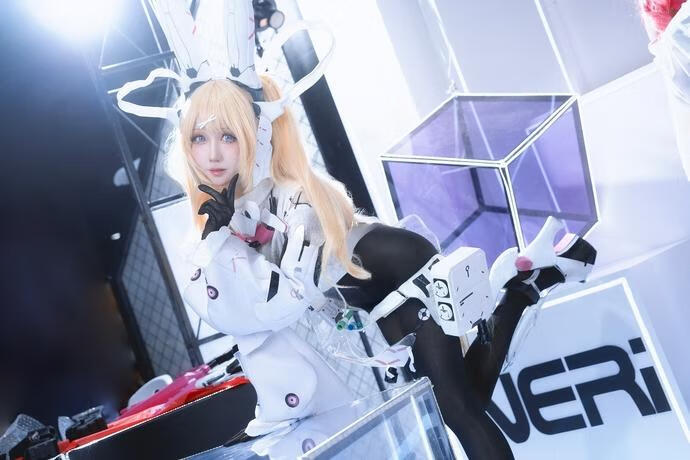 焖焖碳-交错战线 莉普斯cos [18P-36.5MB]