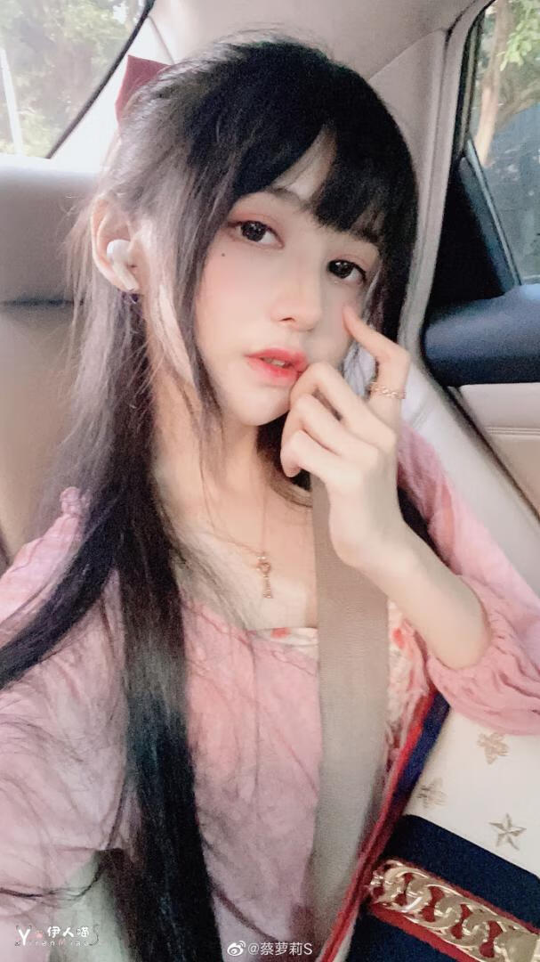 蔡萝莉 (5).jpg 抖音网红蔡萝莉和中国第一萝莉王奕萌究竟谁更胜一筹?富婆蔡萝莉的家庭背景是怎样的?