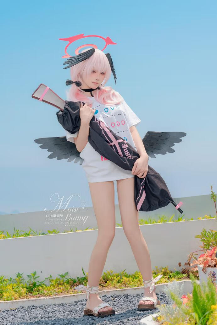 咬一口兔娘(Yiko湿润兔) – 下江小春_泳装 [96P2V-2.40GB]