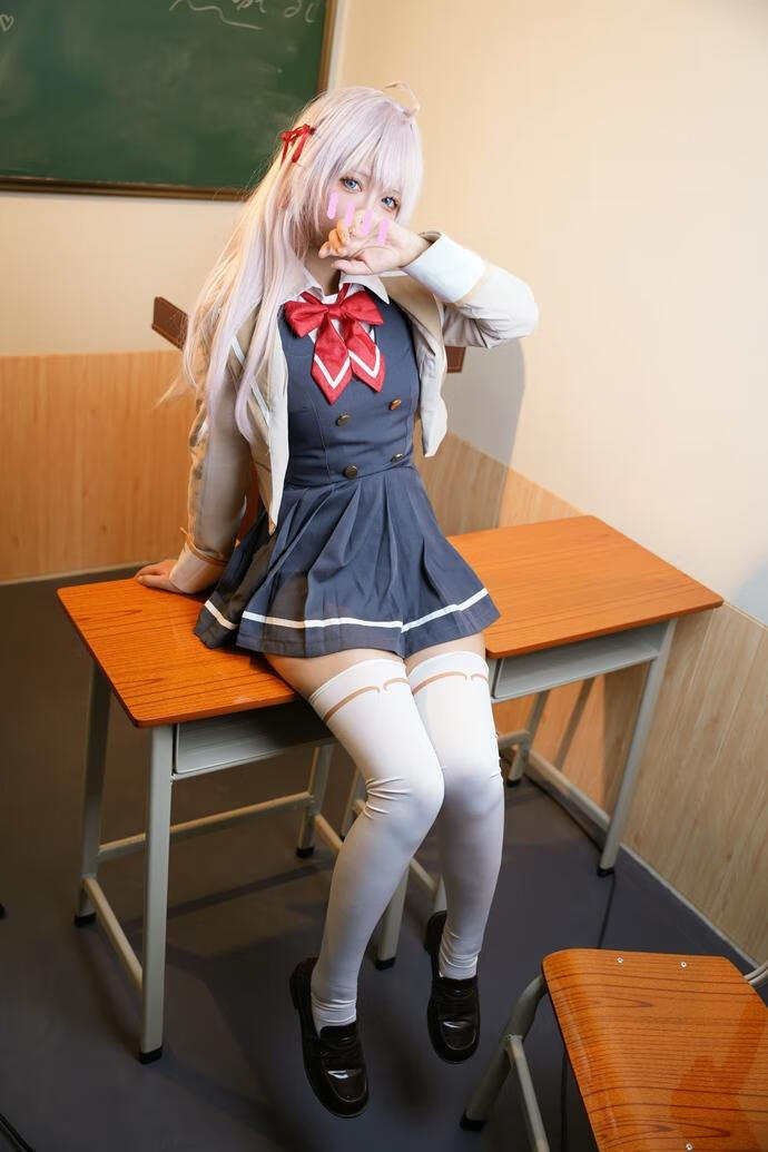 喜欢爱理吗-不时以俄语轻声遮羞的邻座艾莉同学[30P-136M]