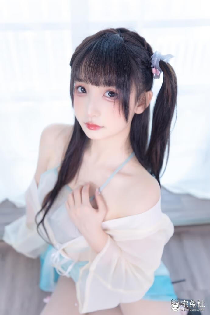 斗鱼主播神楽坂真冬胶袜作品 居然让粉丝直接上手而欲罢不能