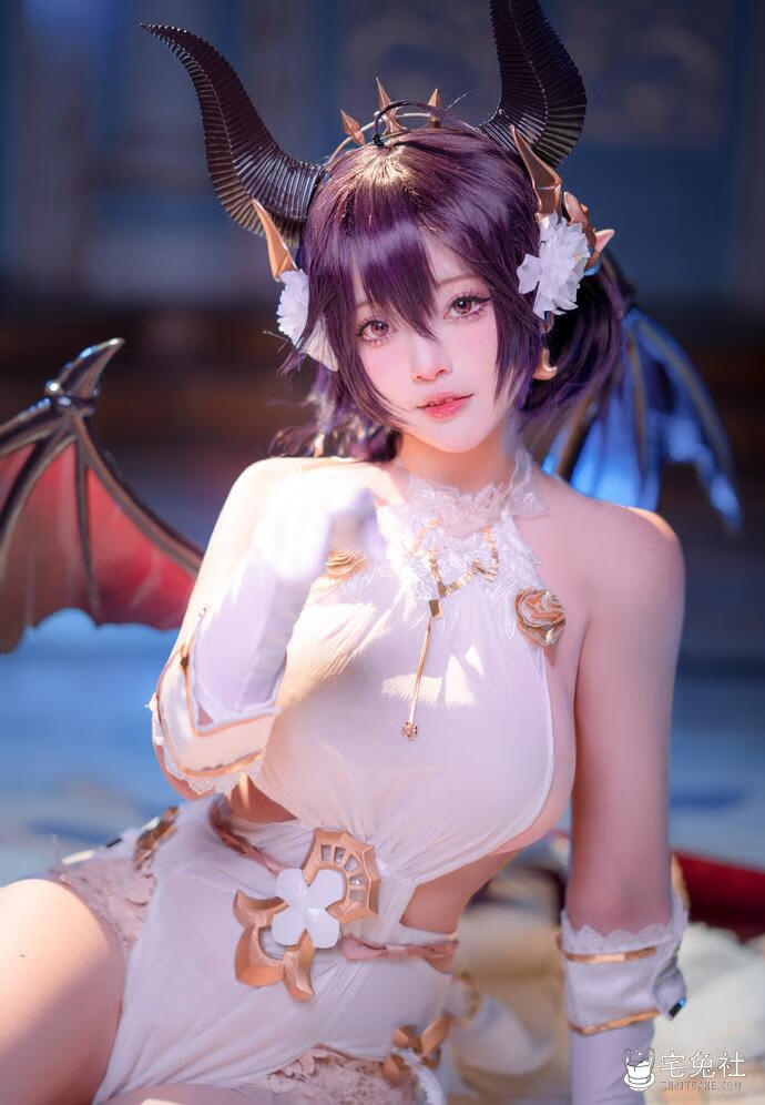 黑龙贯通 cosplay作品003 古蕾雅 宅兔社.jpg 黑龙贯通全套cos图片合集 银发女仆室笠茜的惊艳瞬间