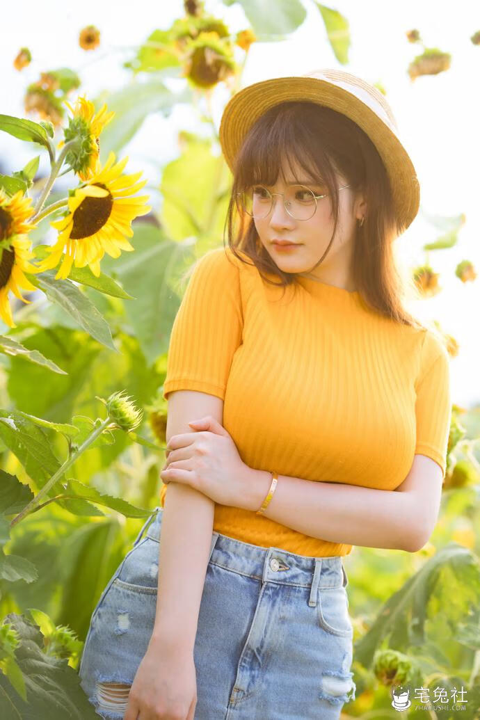 前羽 NO.017 向日葵.jpg 前羽全套作品图合集 从上海到日本,这位超级萌妹子为何成了“宅男心头肉”?