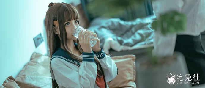 蠢沫沫和摄影师铁手教授是什么关系？他是拍摄到了蠢沫沫无创可贴的图片？