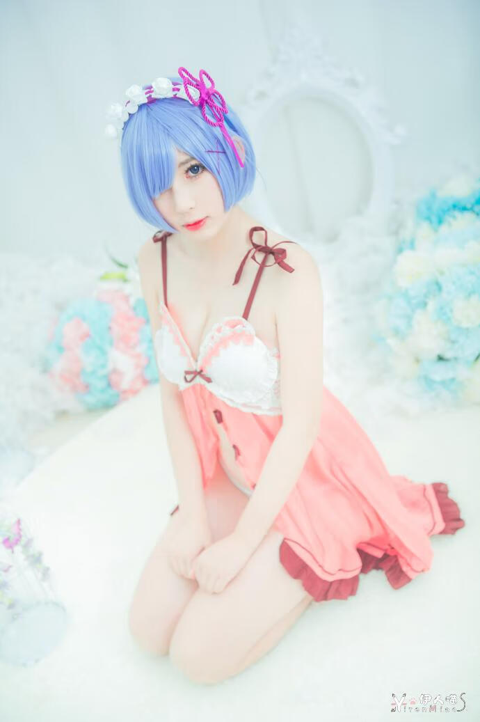 曾经的斗鱼王牌小酥酱 一位能歌善舞的御姐妹子