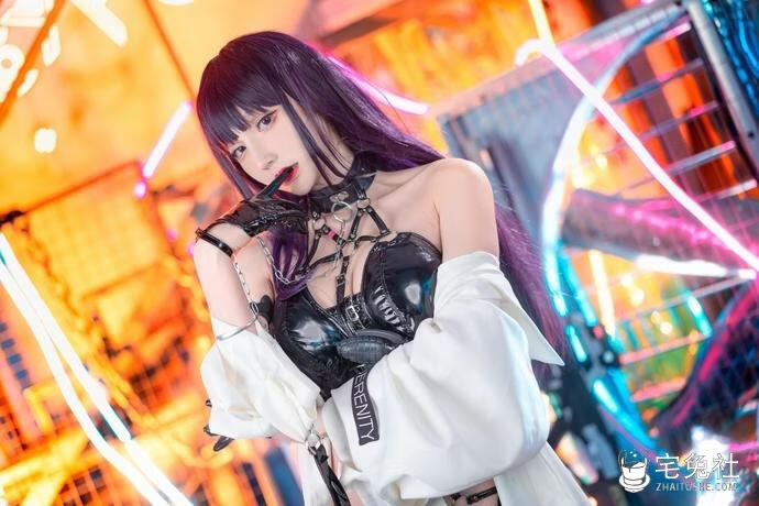 仙九Airi颜值与气质并存的00后Coser 为何能让无数粉丝一眼沦陷？
