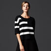 Joy Collection Mak Rebecca Marc In The Sleeves Blackwhite Hit Color Hedging Sweater 55008D Strip joy collection kopen in de aanbieding Joy Collection Mak Rebecca Marc In The Sleeves Blackwhite Hit Color Hedging Sweater 55008D Strip joy collection kopen in de aanbieding
