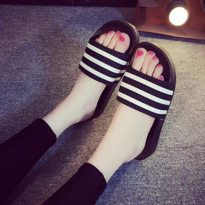 

Three bar couple slippers