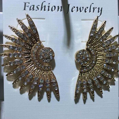 

Creative Earrings Fashion Stud Earrings For Elegant Women
