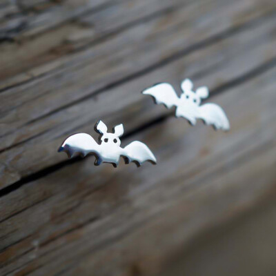 

Small Creepy Vampire Bat Animal Stud Earing Earrings Gothic Jewelry Gifts Newest