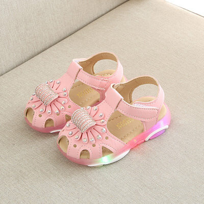 

LED lights sandals baby girls sandals summer flowers princess shoes non-slip soft first walk newborn sneakers beach shoes