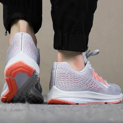 

Wear-resisting sneaker is recreational slow shock runs shoe