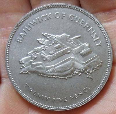 

38mm Bailiwick Of Guernsey 25 Years Of Coronation Queen Elizabeth II UK United Kindom