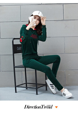 

Fall 2018 new Korean version of the fashionable golden fleece bodysuit casual sportswear two-piece womens wear