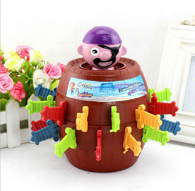 

Big pirate bucket uncle stab sword play pirate bucket stinger pirate crisis bucket toy