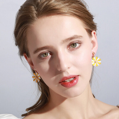 

NeillieN 925 Silver Needle Daisy Earrings Ear Nails Female StyleEar ClipsDaisy Earrings Fashion Jewelry Womens Accessories