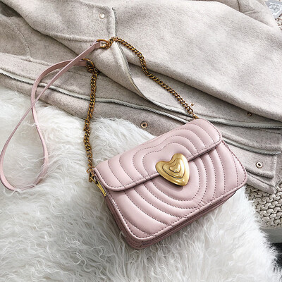

Qiao Bani 2019 new Korean fashion Dongdaemun wild peach heart chain small square bag shoulder diagonal female bag tide