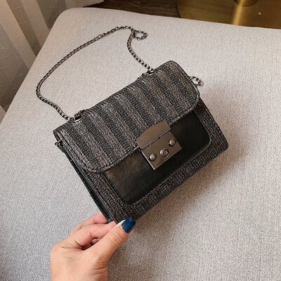 

2019 new fashion wild striped shoulder bag female Sen temperament chain Messenger bag simple contrast color woven bag