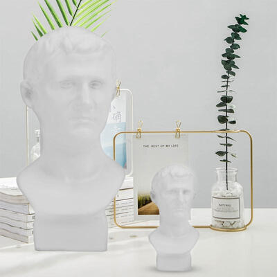 

Greensen Resin Ornaments Home Decoration Retro European Character Sculpture Art Figurines Gifts