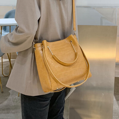 

Senior sense small bag female 2019 new simple texture wild shoulder bag ocean portable slung bucket bag