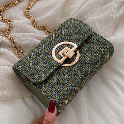 

On the new female 2019 new spring tide Korean version of Joker Messenger bag chic chain fashion small square bag