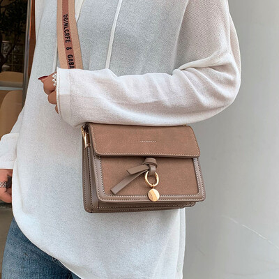 

Broadband small bag female 2019 autumn new Korean version of the wild Messenger shoulder bag ins super fire with the small square bag