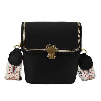 

New small bag female 2019 summer small fresh mobile wild small square bag chain texture shoulder Messenger bag tide