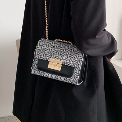 

Ins super fire small bag female 2019 autumn new Korean version of the wild Messenger bag under the chic chain shoulder bag