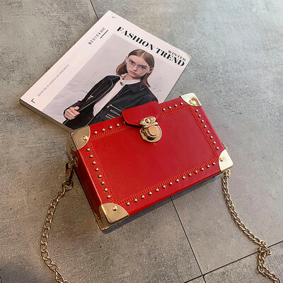 

Ins super fire bag female 2019 new Korean fashion rivet personality wild chain shoulder slung small square bag