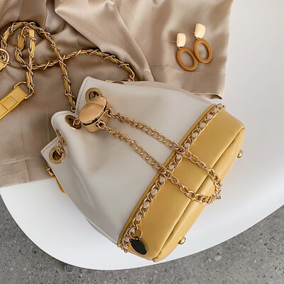 

2019 New Korean version of French small crowdsourcing simple foreign-style texture Messenger bag Joker bucket chain bag