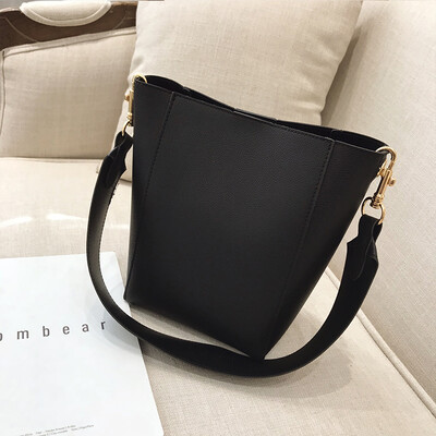 

Chic bag female 2019 new wave Korean fashion casual retro wild wide shoulder strap shoulder slung bucket bag