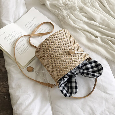 

Straw small bag female 2019 summer new simple woven portable female bag Korean version of the wild bucket bag Messenger bag