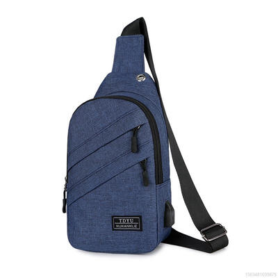 

Men Chest Bag With USB Charging Port Headphone Hole Water Resistant Zipper Single Shoulder Messenger Bag For Running Cycling
